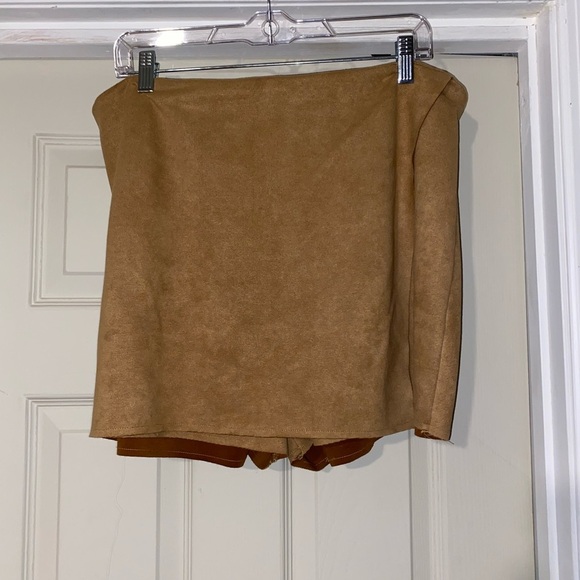Chic Tan Skort - Picture 2 of 3